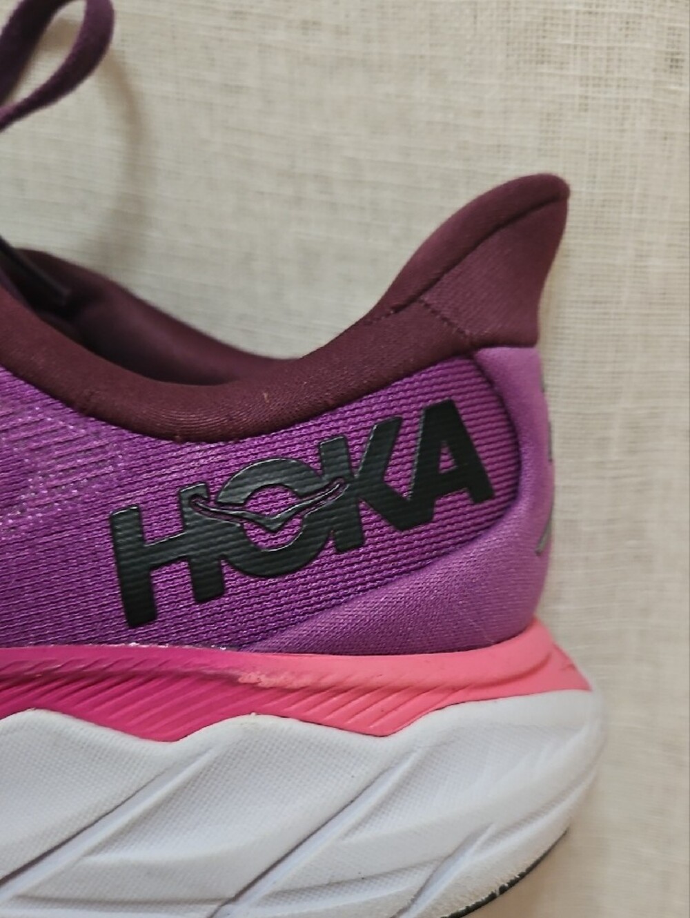 Hoka Women's Plum and Pink ARAHI 6 Running Sneakers - Picture 2 of 7